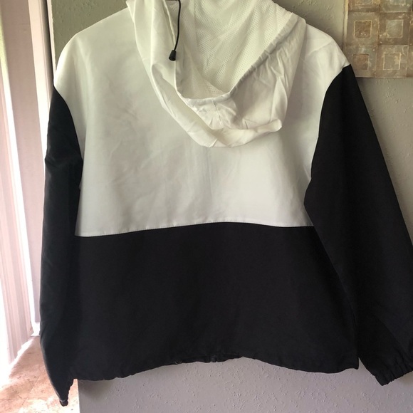 Black and white jacket - Picture 6 of 7